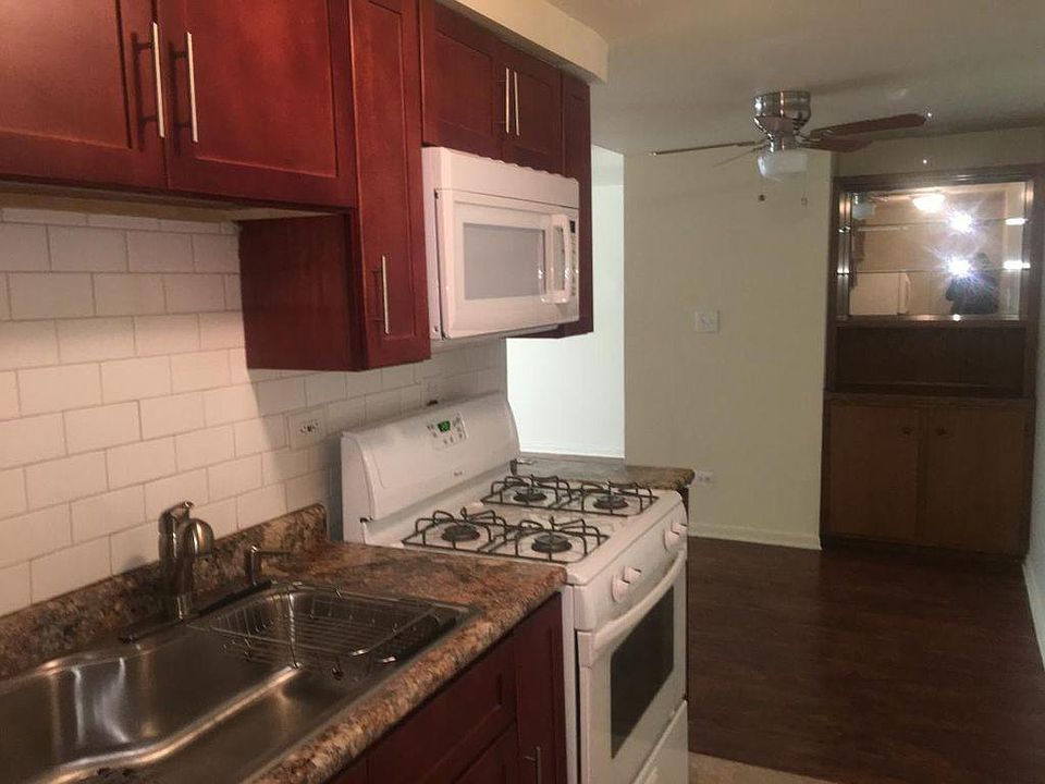 2nd image of 541 W Briar Pl APT 202