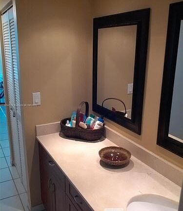 5th image of 2625 Collins Ave #1