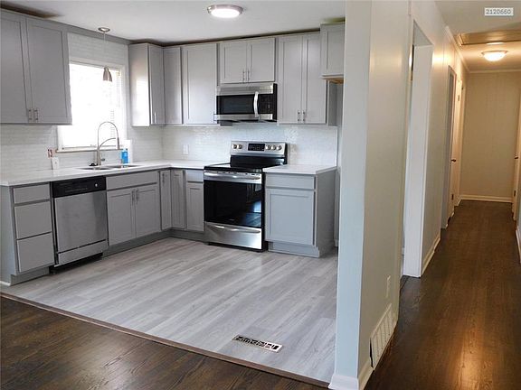 4th image of 14213 E 39th Ter S