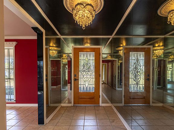 3rd image of 1204 Azalea Dr