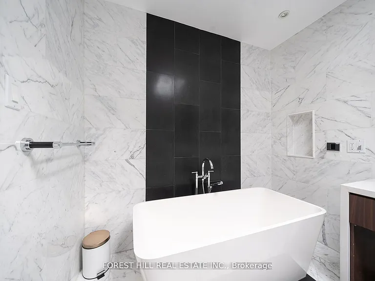 6 Aberdeen Ave — Photo 25