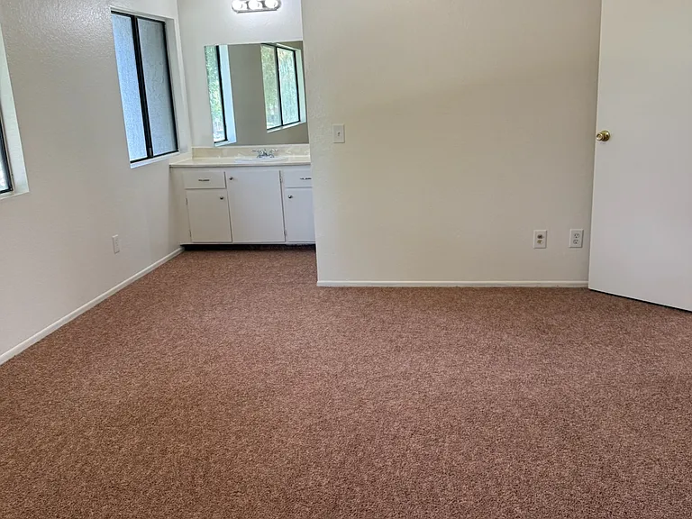 1910 W Palmyra Ave #127 — Photo 5