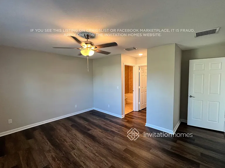 426 NW Airoso Blvd — Photo 8