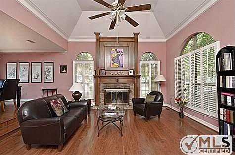 3rd image of 4108 Lake Breeze Dr