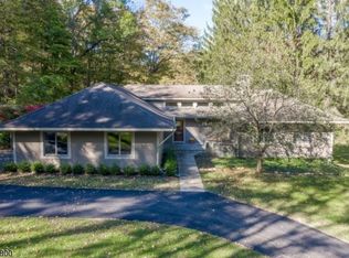 720 S Main St, Stewartsville, NJ 08886