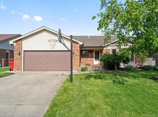 46166 Peach Grove Ave, Macomb, MI 48044