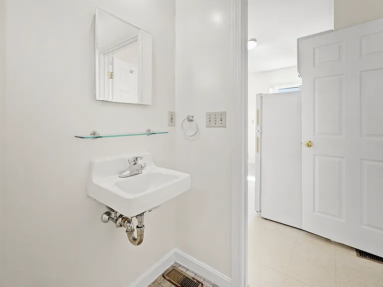 8 Richardson St — Photo 11