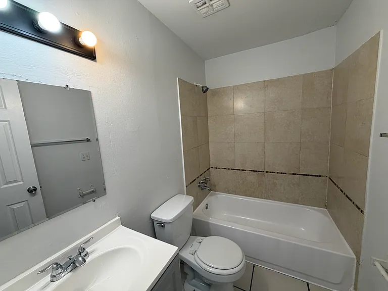 4160 NW 21st St #220 — Photo 5