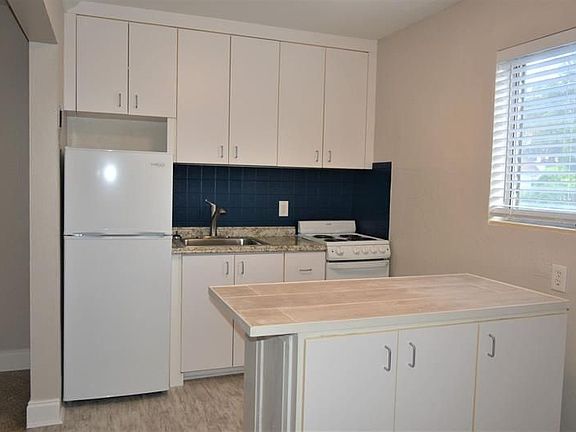 4th image of 101 S Palmway APT 5