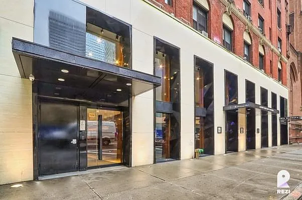 Rented by REZI | media 141