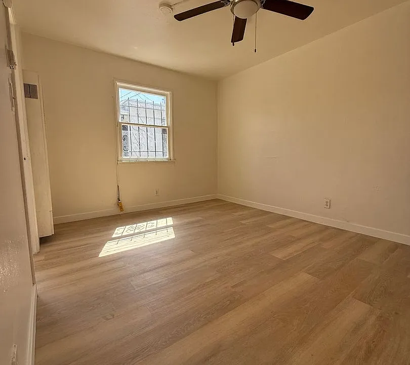 324 W 50th St