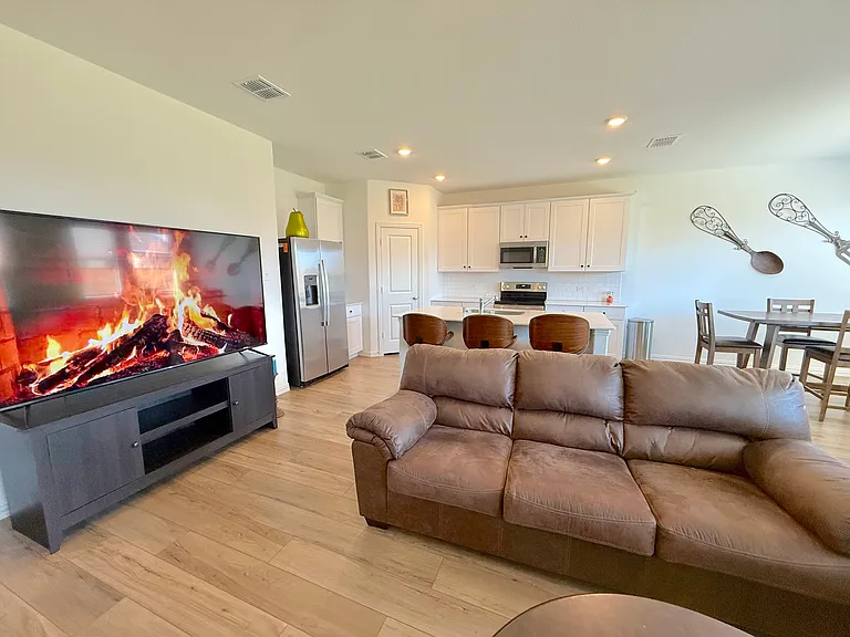5119 Penrose Dr — Photo 7