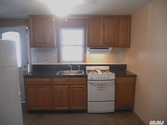 4th image of 154 Van Horn Ave