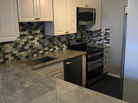 5th image of 32 Haviland St #B2