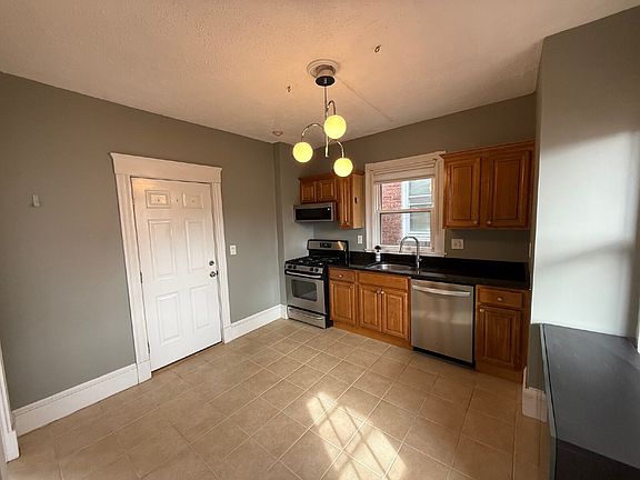 3rd image of 221 Shurtleff St APT 6