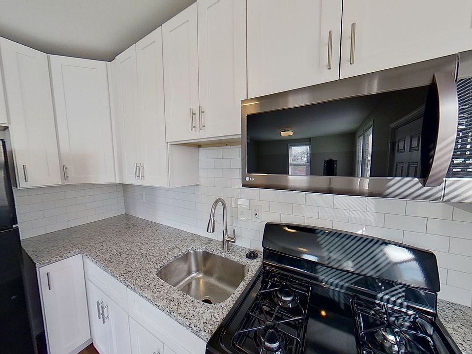 Full kitchen & granite countertops