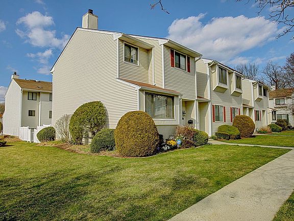 4th image of 285 Clubhouse Dr