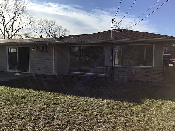 4th image of 370 Sauk Trl