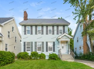 2047 Rossmoor Rd, Cleveland Heights, OH 44118