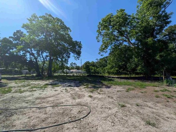 826 Bartow Ave, Pensacola, FL 32507