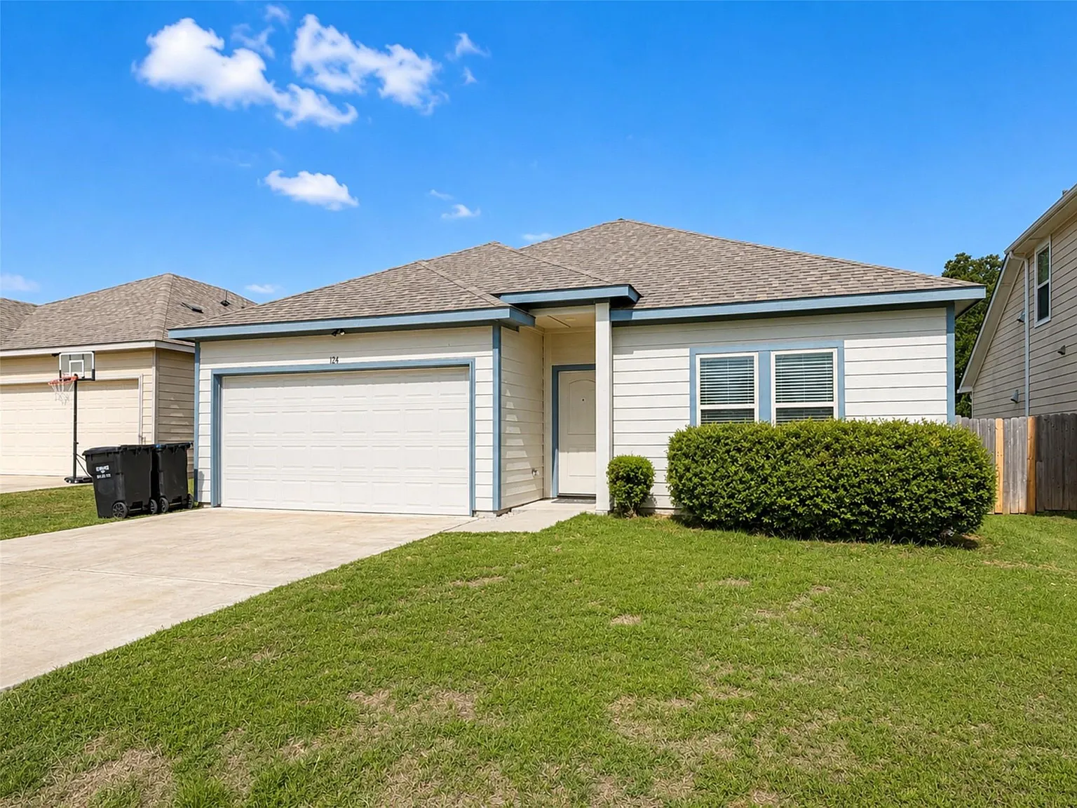 124 Canales Circle — Photo 1