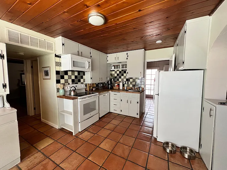 129 W Fleming Ave #A — Photo 11