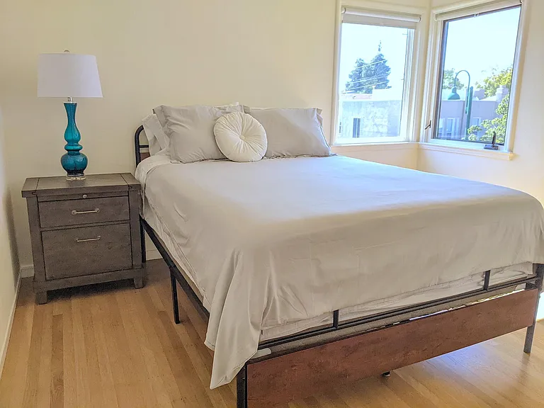 1303 Berkeley Way — Photo 3
