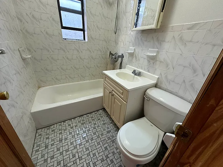 6645 Broadway #5E — Photo 4