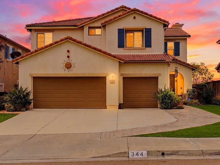 344 Plaza Los Osos — Photo 1