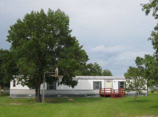 522 NE Oakwood Cir, Glennville, GA 30427