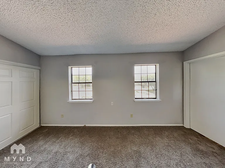 4714 Crested Rock Dr — Photo 32