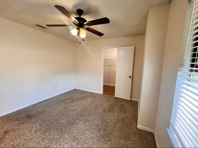180 Annandale Dr W — Photo 5
