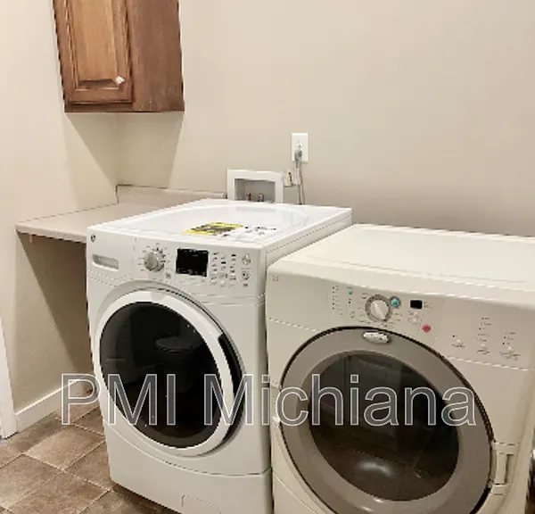 1226 E Madison St — Photo 3