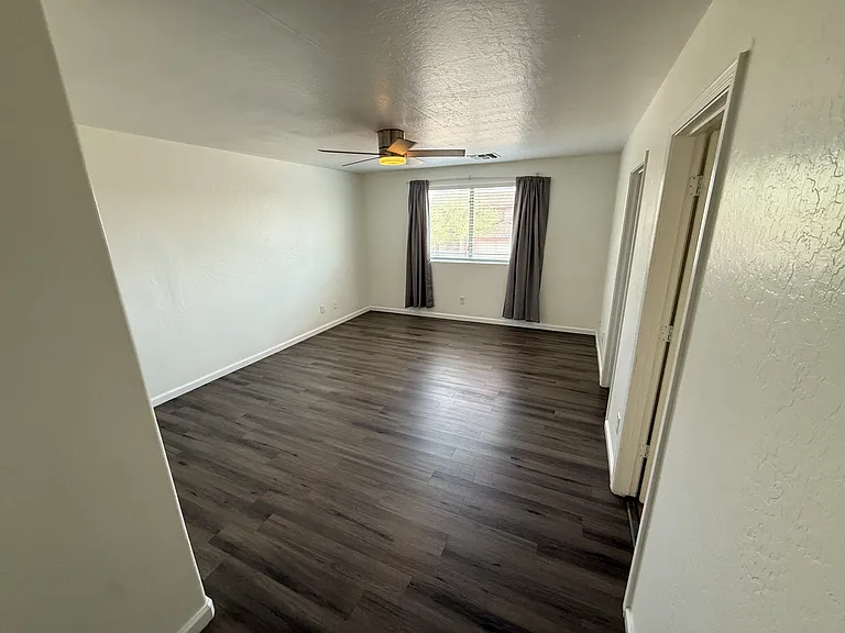 1450 E 12th Pl — Photo 21
