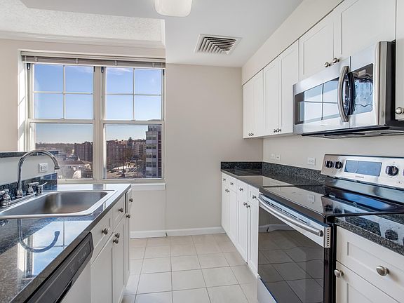 4th image of 300 Mamaroneck Ave APT 608