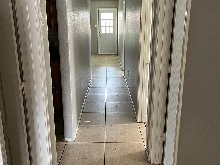 4405 Carriage Lane Cir — Photo 18