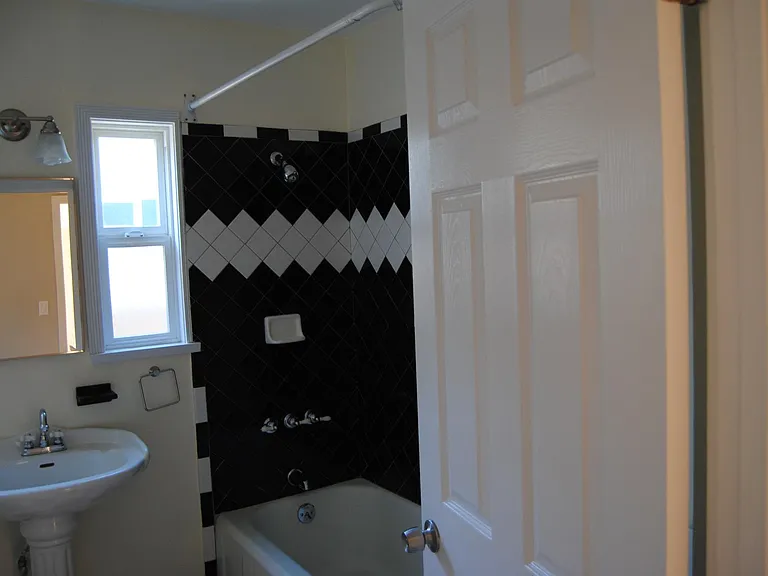 748 N Doan Dr — Photo 14