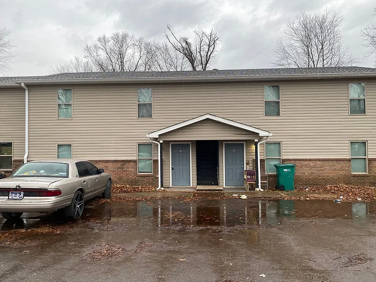 196 Greenfield Dr #7 — Photo 1