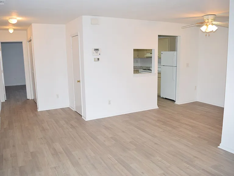 579 Peregrine St — Photo 6