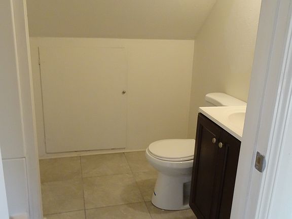 4th image of 1813 Wiltshire Blvd