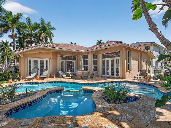 3rd image of 909 Stillwater Court