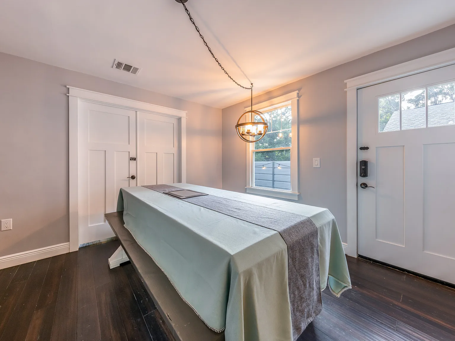 2 bed, 650 sqft, $3,400 — Photo 4