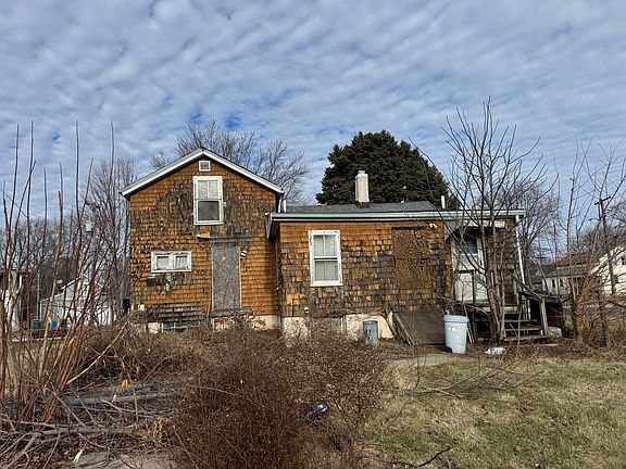 3rd image of 624 W Brooks St