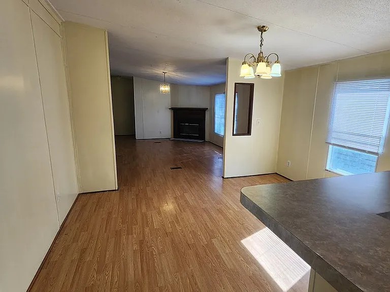 944 Hollywood Dr — Photo 15