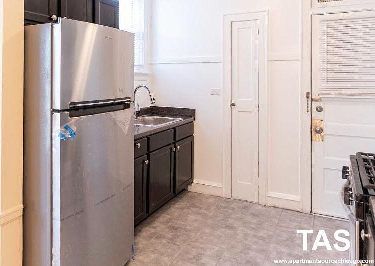 1st image of 4141 W Cullom Ave #2E