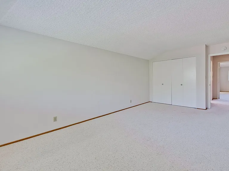 21940 Rucker Dr — Photo 42