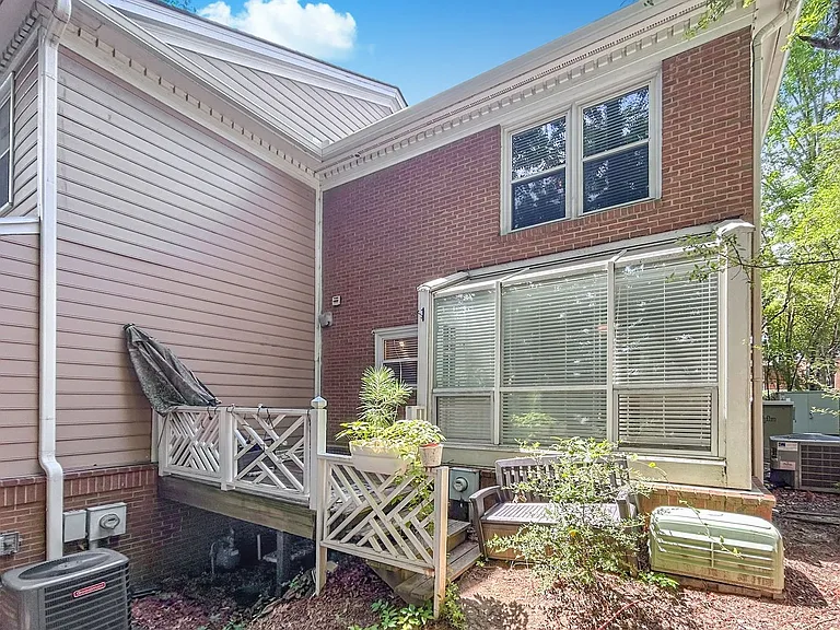 7500 Roswell Rd #11 — Photo 31