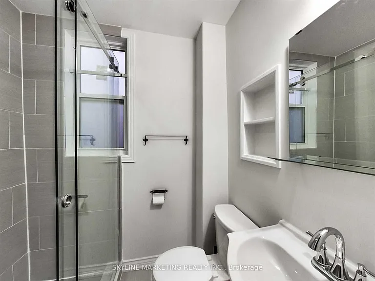 809 Dovercourt Rd #UPPER — Photo 14