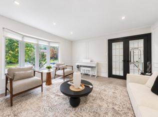 4 Simmons Cres, Aurora, ON L4G6B4