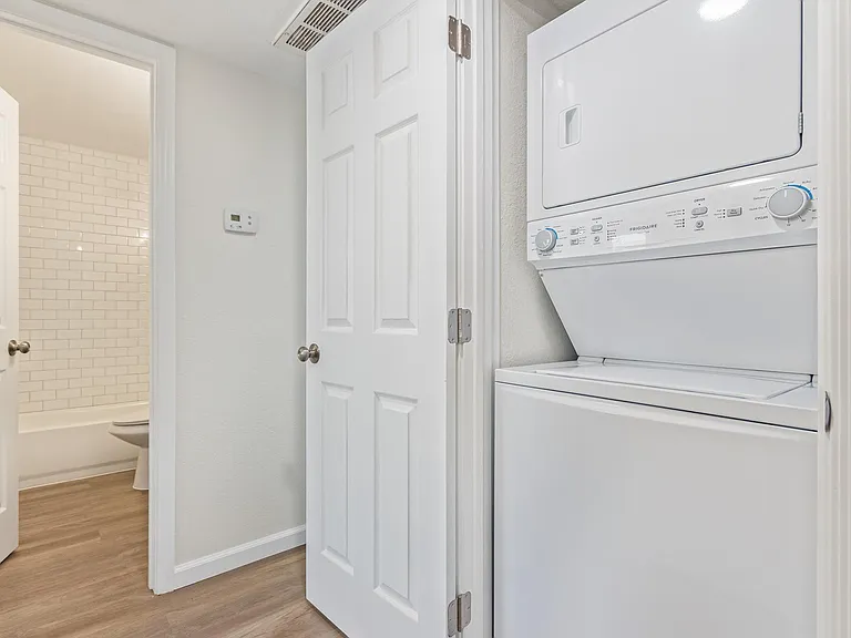 1438 E Broadway Rd — Photo 12